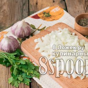 Sötétkék tészta darált sertéshússal Tészta darált sertéshússal recept