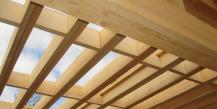 Επικάλυψη μεταξύ των ορόφων: ξύλινα δοκάρια, οι διαστάσεις και η δομή τους