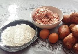 Draniki hússal - a legegyszerűbb recept Draniki burgonyából és húsból készült