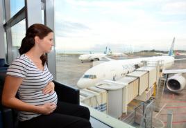 Σημάδια εγκυμοσύνης με τρίδυμα και δίδυμα στα αρχικά στάδια, ανάπτυξη του εμβρύου ανά εβδομάδα, συναισθήματα της γυναίκας